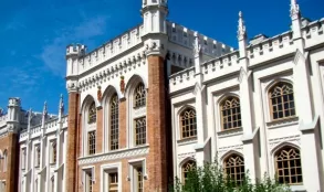 Архитектура Бенуа в Петергофе