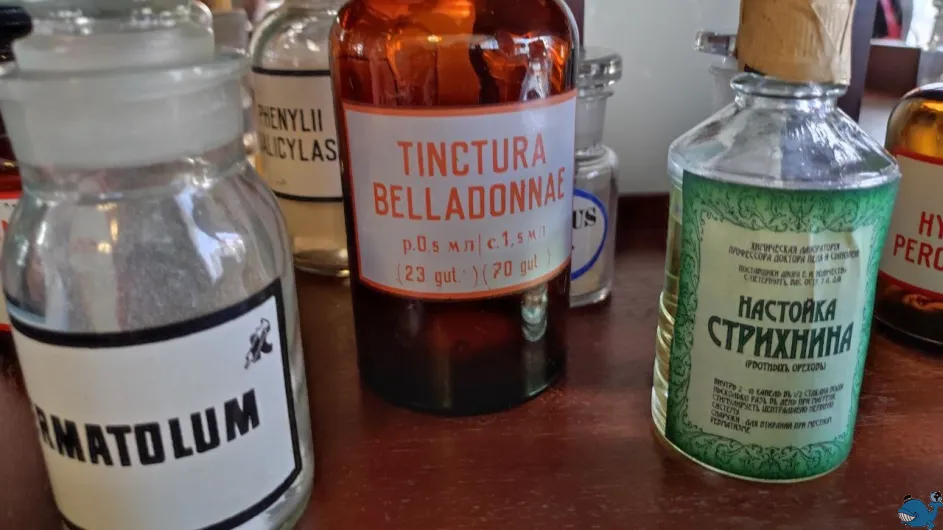 Секреты красоты: история косметики в старинной аптеке Пеля