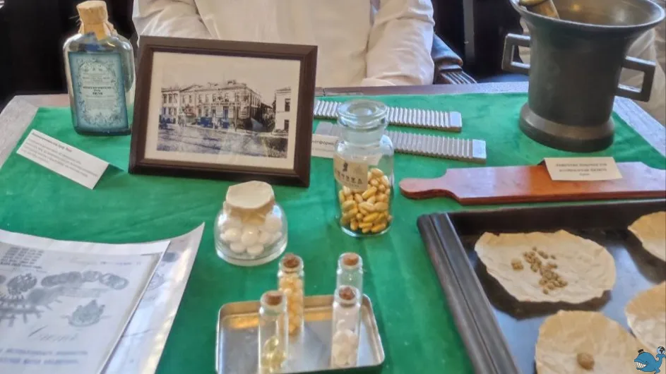 Секреты красоты: история косметики в старинной аптеке Пеля