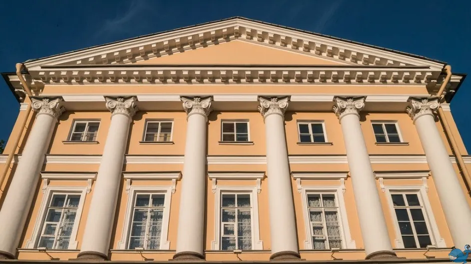 Смольный: от смолянок до бункера